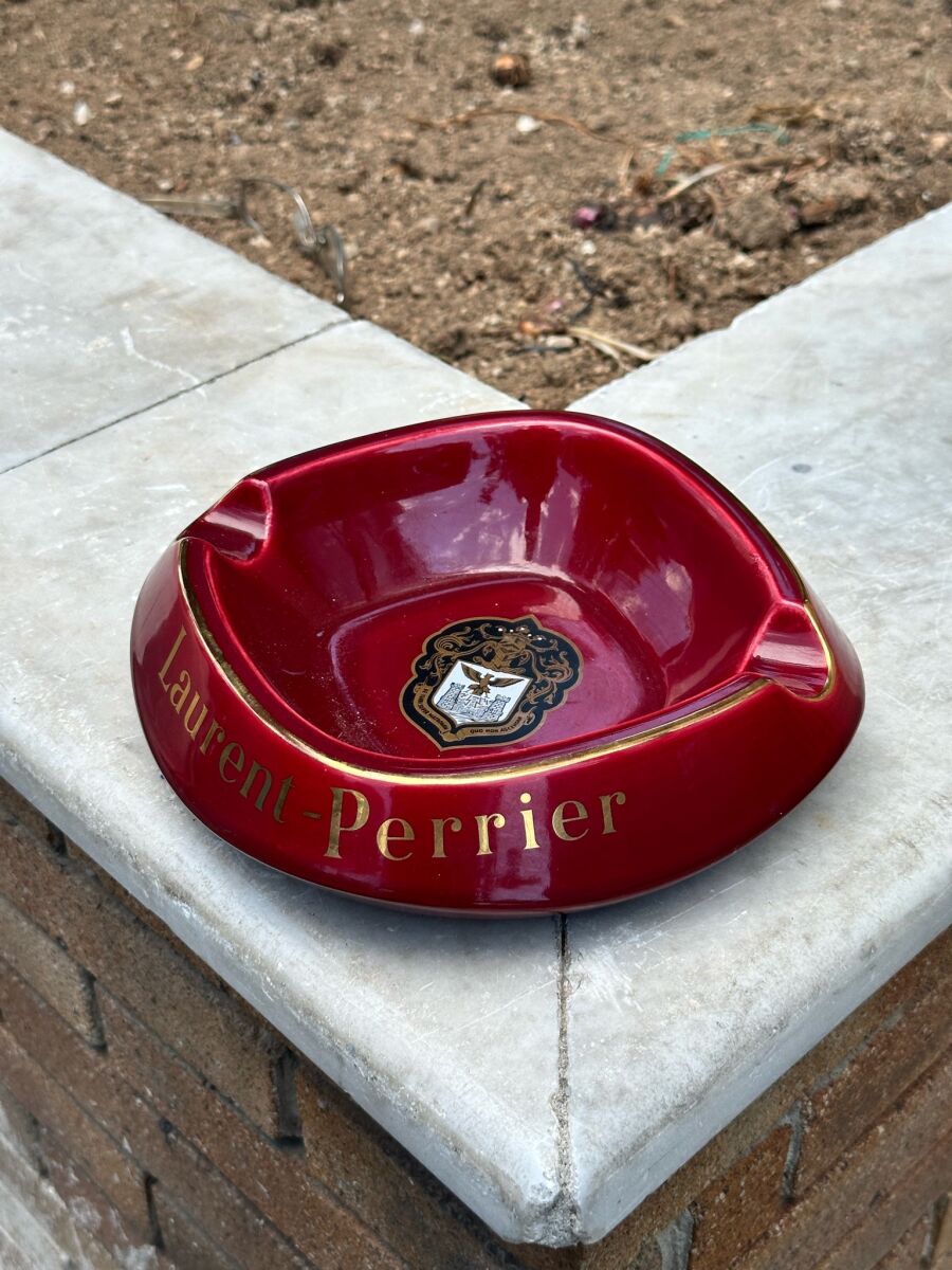 アンティーク　アッシュトレイ　Laurent-Perrier Laurent-Perrier ashtray used, red… - € 27,00 - Vendora.cy