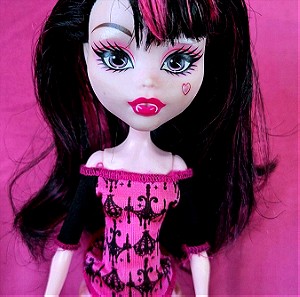 2008 Monster High Scaris City of Frights Draculaura