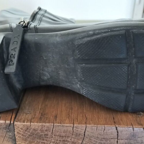 Prada woman boots black size 38.5 like new