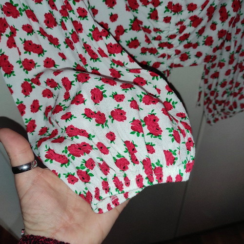 Zara cropped blouse size small like new, white with red flowers