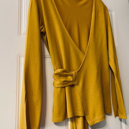Mustard wrap blouse like new, size M, Fiorenti Fashion Club