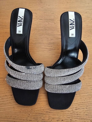 Mules Zara μεταχειρισμένα, μαύρα με λουράκια στρας, νούμερο 38