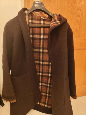Wool coat like new, brown, with belt and hood size M