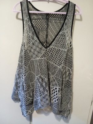 Sleeveless top gray black one size like new