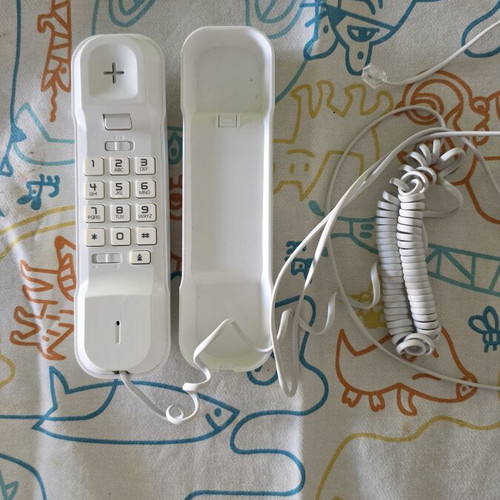 Alcatel corded phone like new, white
