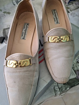 Vintage δερμάτινα σουέτ loafers μέγεθος 41 μπεζ με χρυσή αγκράφα μεταχειρισμένα