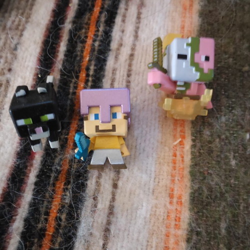 Mini figures like new, assorted set