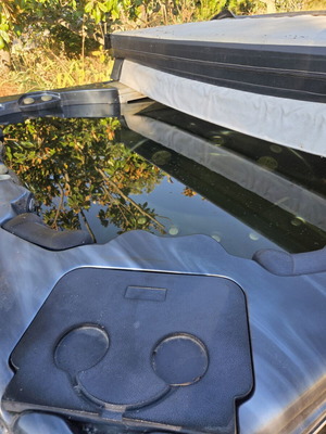 Jacuzzi μεταχειρισμένο με UV, υπολογιστή, τηλεόραση και 2 ψύκτες σαμπάνιας
