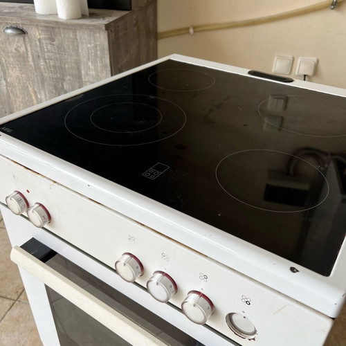 Pitsos oven used with minor issue on right knob