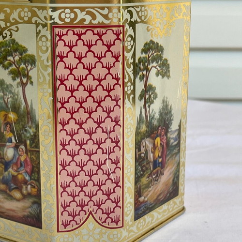 Cake stand and tin box set used with lace design