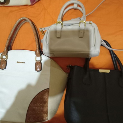 Women's shoulder bags like new, various sizes and colors