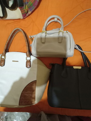 Women's shoulder bags like new, various sizes and colors