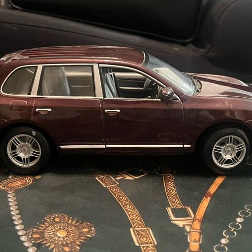 Porsche Cayenne S 1:18 car model used, good condition