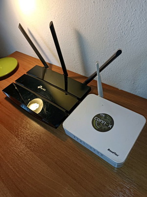 AC1200 Ασύρματο Dual Band Gigabit Router και Conn-x router πακέτο ή μεμονωμένα