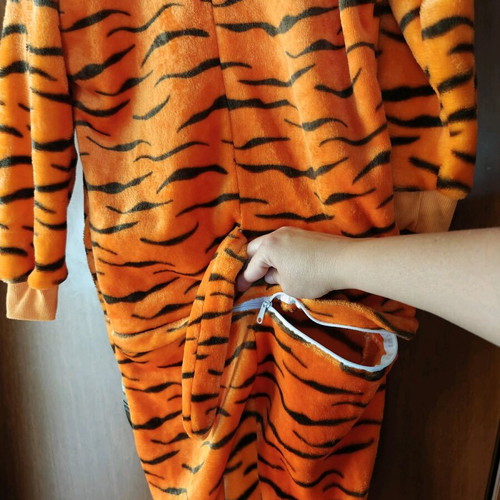 Tiger carnival costume like new, very soft, height 105