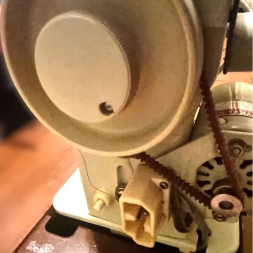 Mercedes sewing machine like new with table base