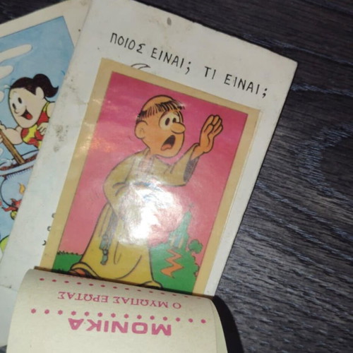 Oratios small comics used, 2 pieces with 4 Monica collectible stickers
