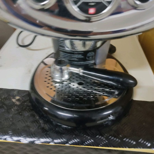 Coffee machine used, capsule compatible, excellent condition