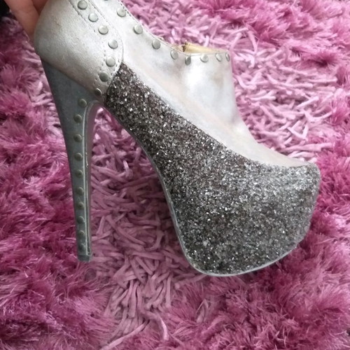 Silver ankle boots like new with inner platform and studs