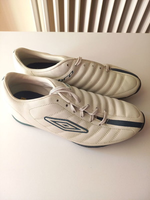 Umbro women's athletic shoes size 39.5 like new, white beige