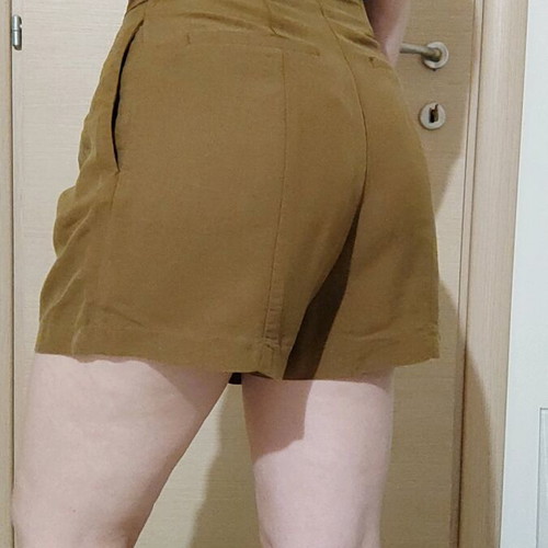 H&M fabric shorts like new, khaki with belt and pockets