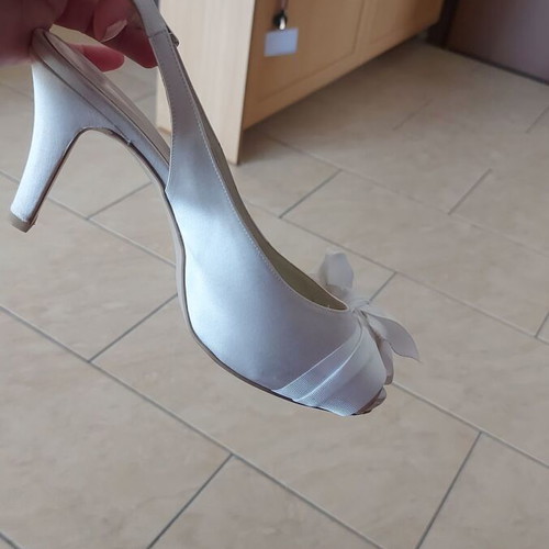 Mourtzi white wedding heels size 38 used