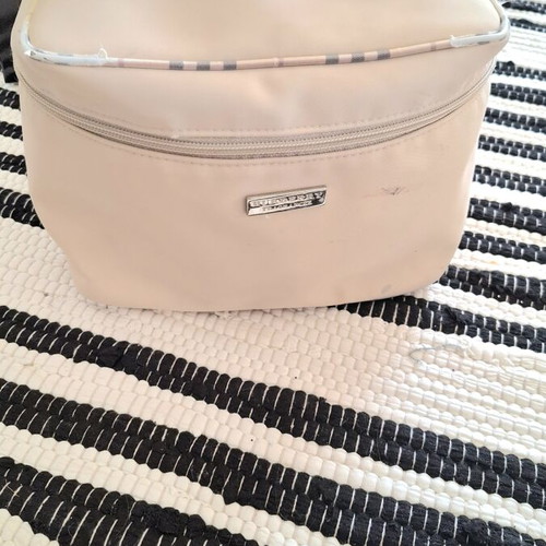 Burberry beauty case 22x15x22 cube used, collectible piece