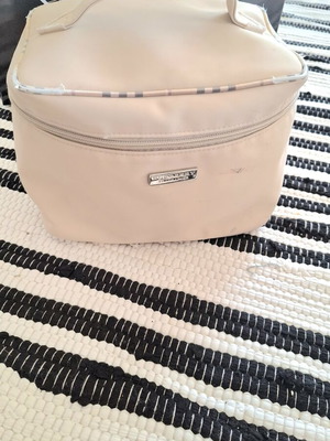 Burberry beauty case 22x15x22 κύβος μεταχειρισμένο, συλλεκτικό κομμάτι