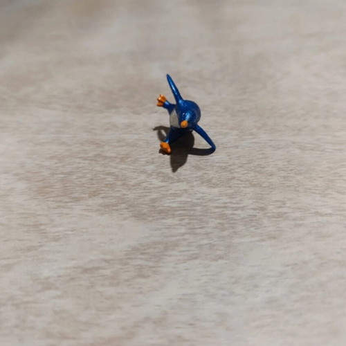 Penguin figure like new, Kinder Natoons miniature