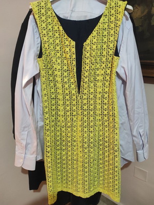 Yumi dress like new, yellow lace design, size M
