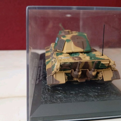 Metal model of German Tiger II tank like new