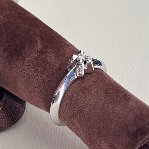 Diamond Solitaire Ring 18K White Gold like new, 0.06ct center