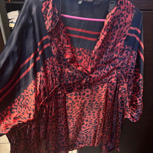 Junona shirt like new, black and red with striking design