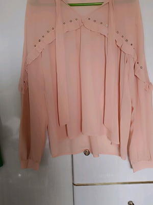 Jane Rouse blouse like new, thin in salmon color