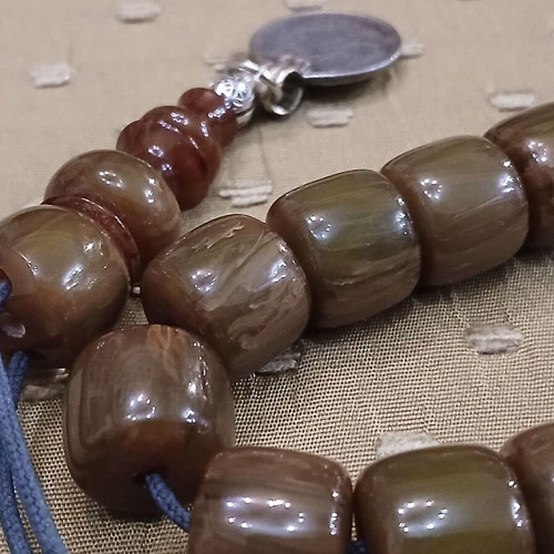 Bakelite komboloi worry beads, marble type, 33 beads