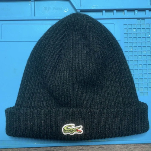 Lacoste knit cap like new, size M, black