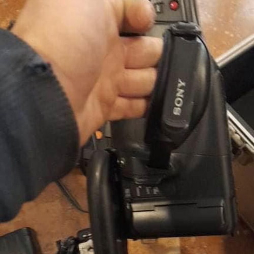 Sony Handycam CCD-F77 Hi-Fi Stereo Video8 camcorder like new with case and accessories