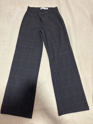 Γκρι καρό υφασμάτινο παντελόνι Bershka σαν καινούργιο, μέγεθος S