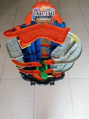 Mattel Hot Wheels Απόλυτο Γκαράζ με Ρομποδεινόσαυρο GJL14