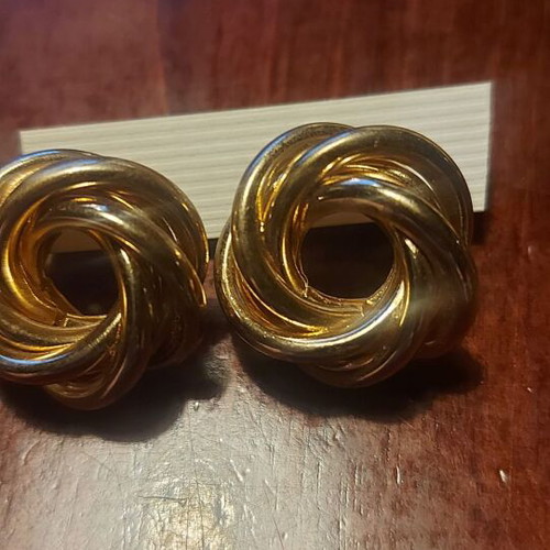 Metal earrings new, elegant, vintage style, gold color