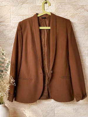 Brown blazer size M like new