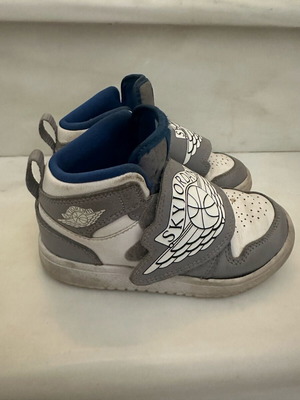 Nike Jordan boots used, size 28, very comfortable