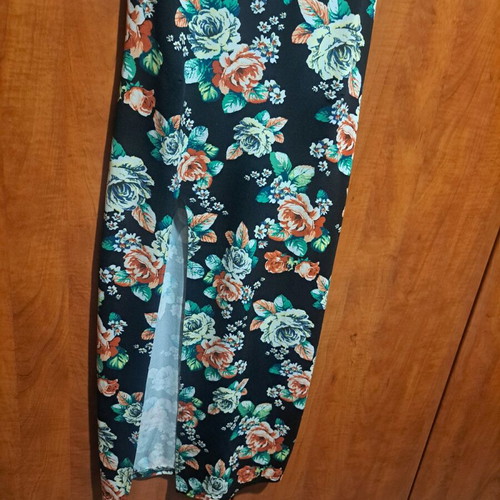 Long dress with transparency at the waist and slit