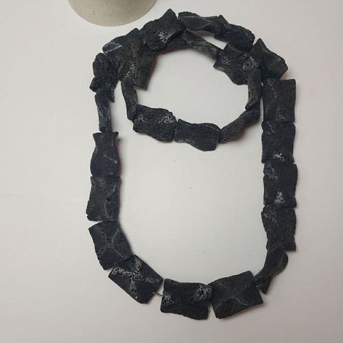 Vintage necklace made of volcanic lava 88cm like new, black