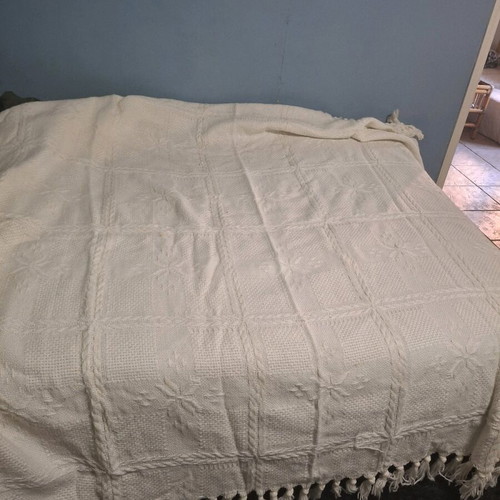 Handmade throw blanket like new 210×180
