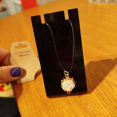 Handmade necklace new with large white rose, length 29cm