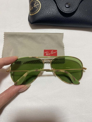 Ray Ban sunglasses like new, classic gold color