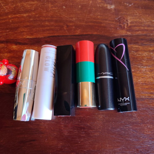 Lipstick set used, six shades including Mac and Nyx