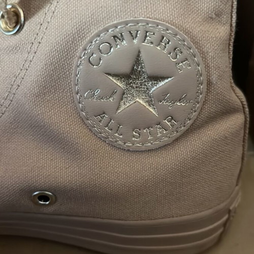 Converse beige boots with gold detail like new