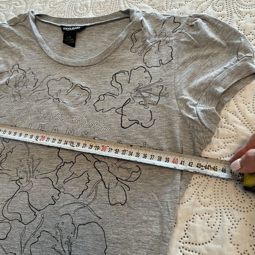 Guess women's T-shirt used, grey with black tropical flower design, size L